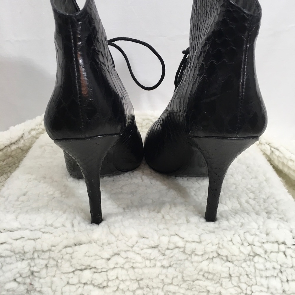 Vince Camuto Black snakeskin ankle boots - Picture 3 of 5